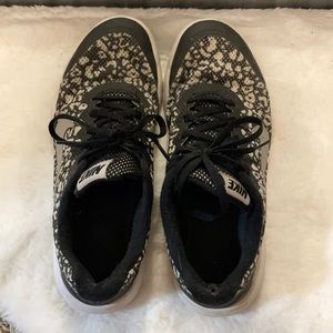 Black and white cheetah print shoes